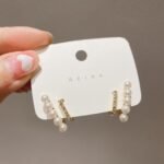 French Pearl Earrings Female Stud Earrings Vintage Earrings - Image 2