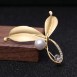 Fashion Vintage Rhinestone Brooch Pin - Image 5