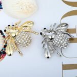 Cute bee brooch cardigan pin - Image 6