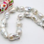 Women's Fashion Baroque Style Pearl Necklaces - Image 3
